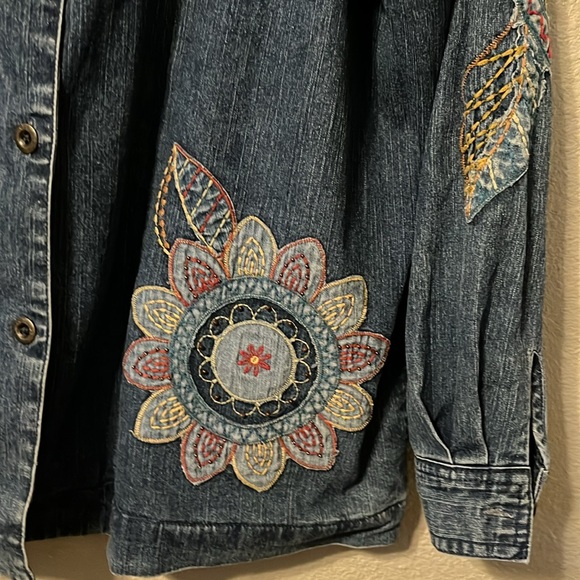 Alfred Dunner women’s embroidered jean jacket - Picture 4 of 7
